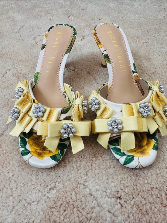 Gianni Bini Shoes - Gianni Bini Lele Embellished Yellow Floral Bow Pearl-Cluster Heels 6